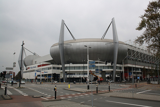 Foto: ©dtsomp -Eindhoven Philips Stadion Flickr.com CC