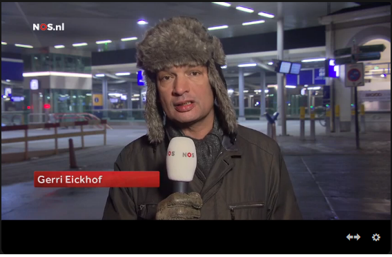 Screenshop NOS Journaal - item Gerri Eickhof in reizigerstunnel Zwolles Bergingsbedrijf in Zwolle