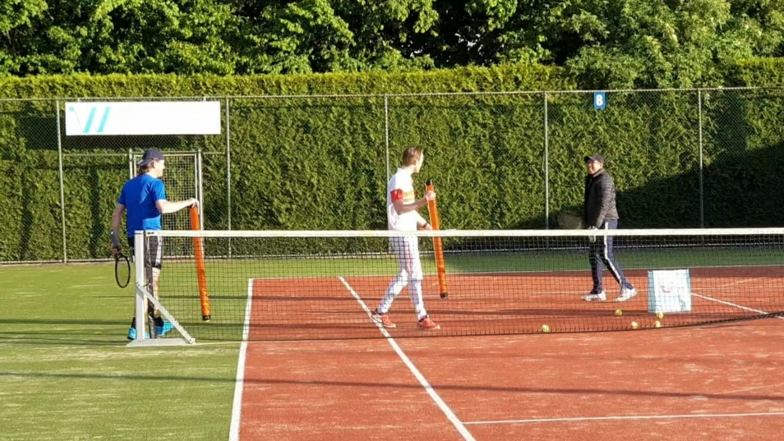 Volle banen bij Tennisclub T.C. Ittersum; buitensport voor volwassenen mag weer 'op afstand'