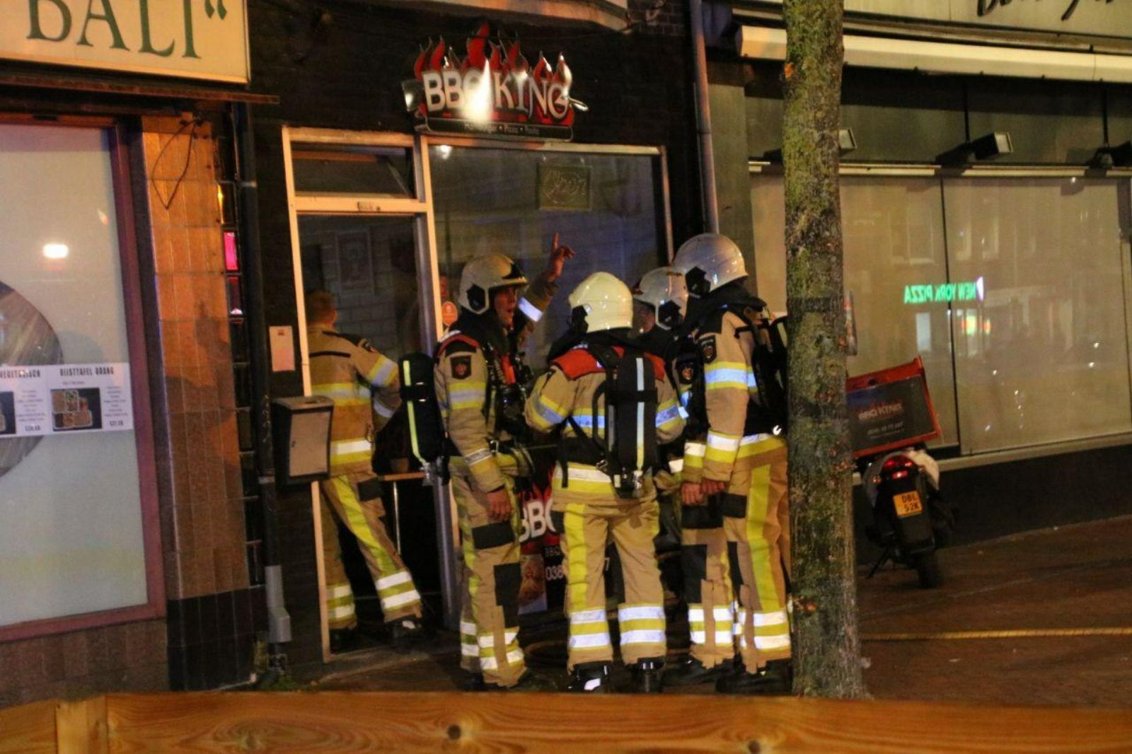 Brandweer rukt uit voor brand in afzuigpijp bij Brandweer rukt uit voor brand in afzuigpijp bij