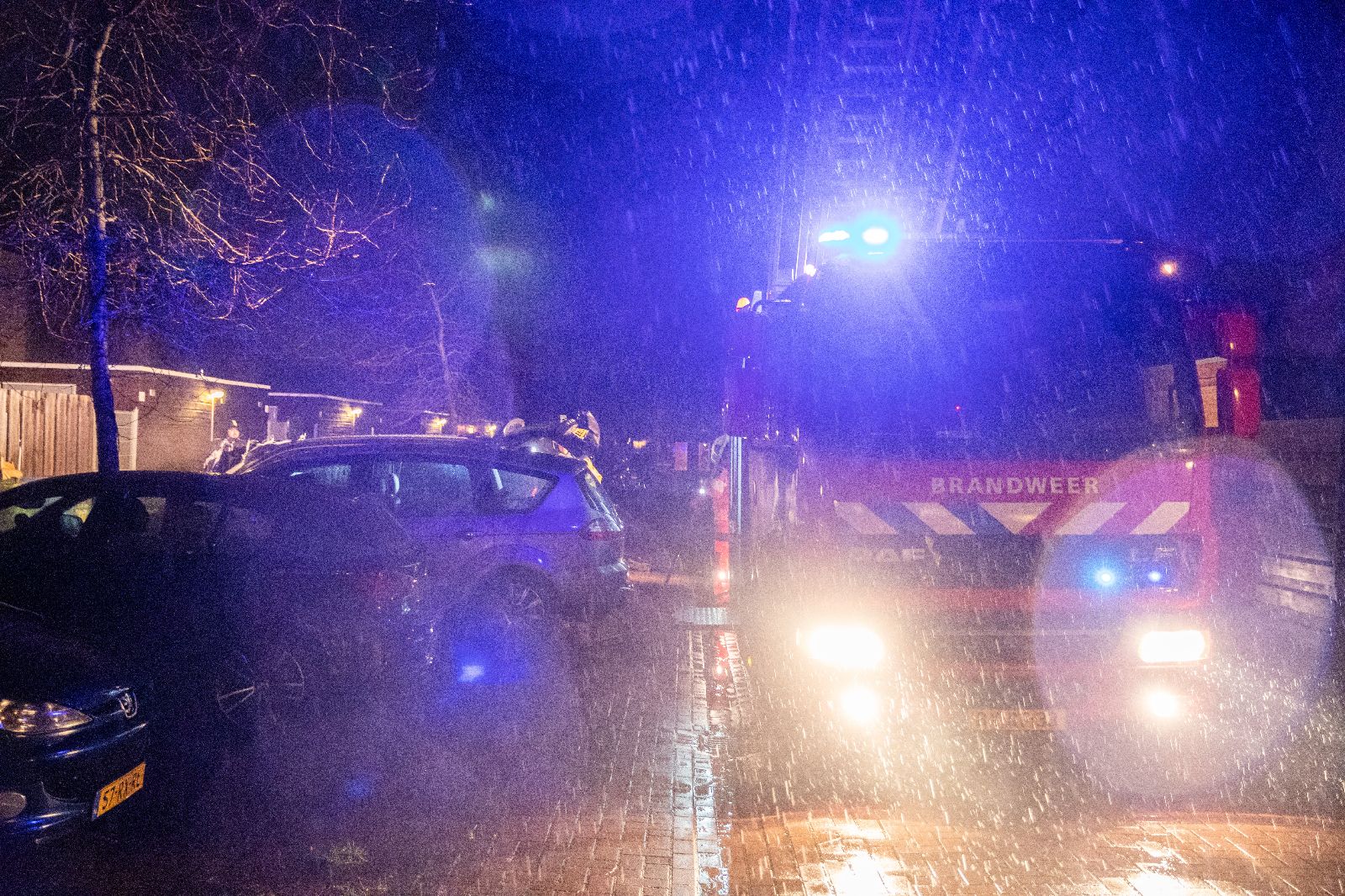Opnieuw autobrand aan Von Weberhof in Holtenbroek | RTV Focus