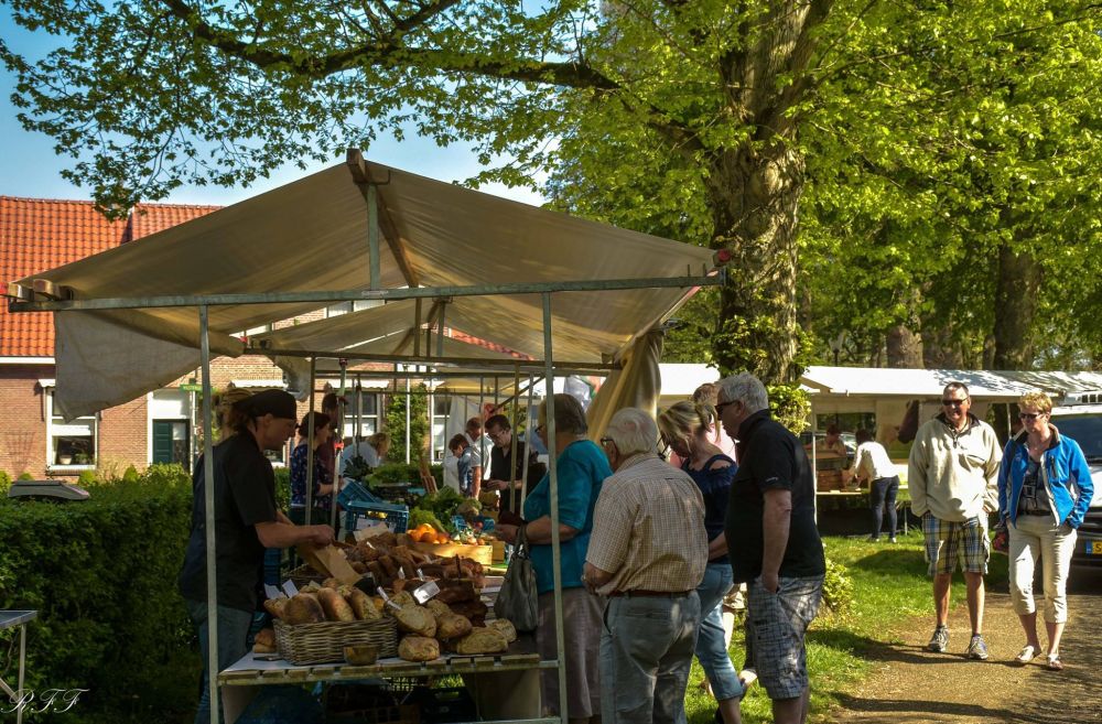 Paassfeer proeven op de Boerenmarkt in Vilsteren: kuikentjes en streekproducten!