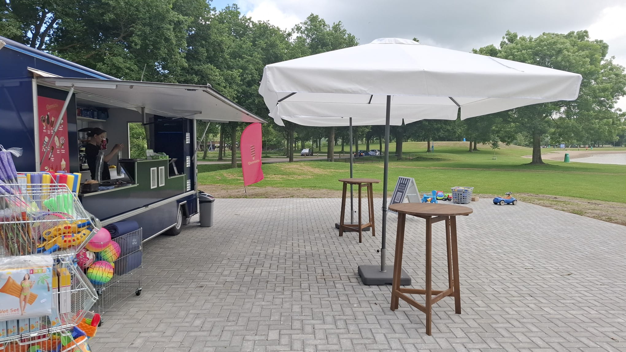 Eindelijk open: Foodtruck bij Wijthmenerplas verwelkomt eerste bezoekers met patat en koffie