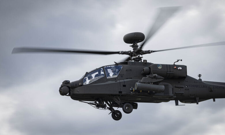 Apache E. De nieuwe apache, de Apache Echo is de nieuwe gevechtshelikopter die vandaag werd onthuld. De staatssecretaris, CLSK en Boeing hielden een speach. Beeld Defensie