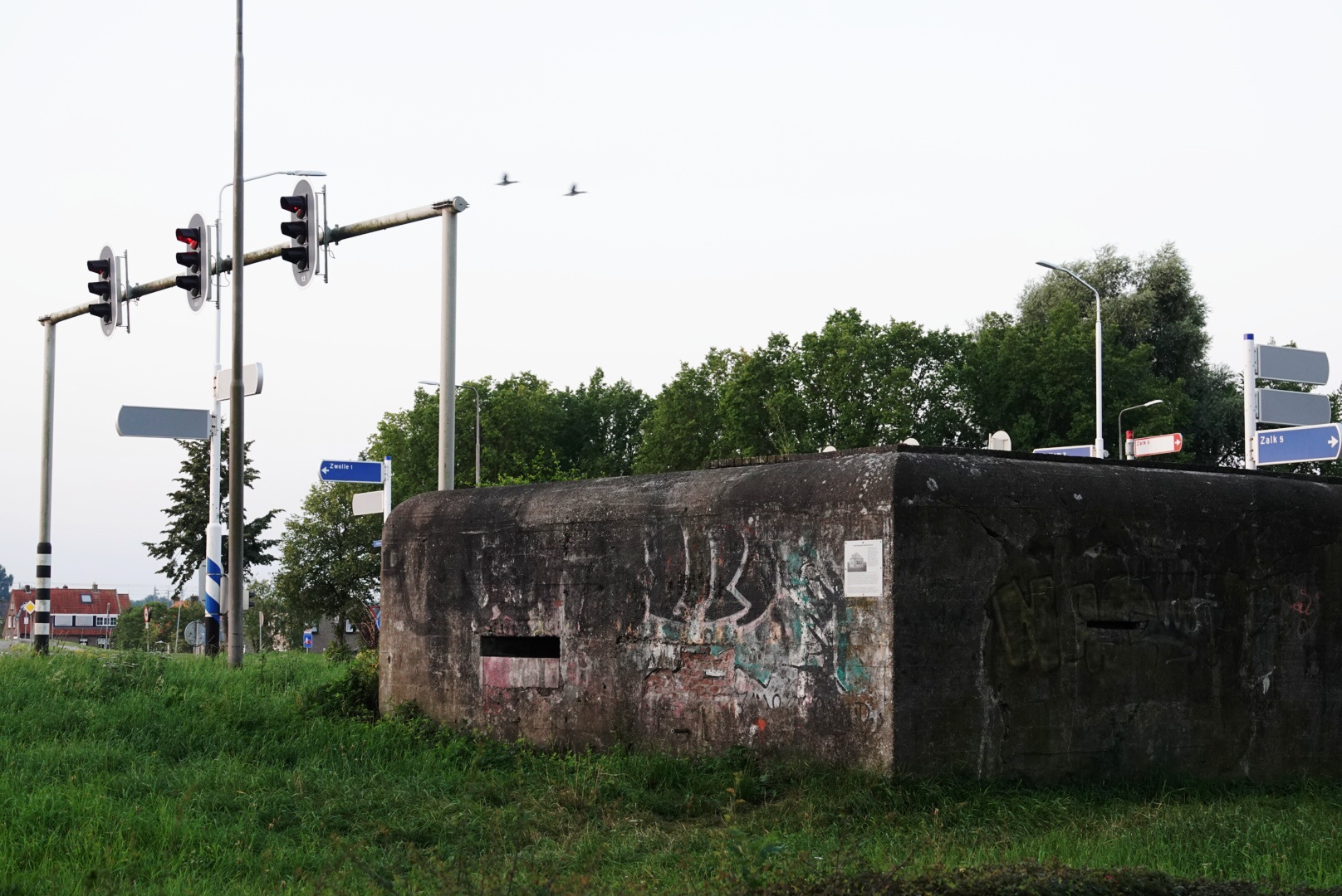 Rivierkazemat op de hoek van Zwolle / Hattem bij de IJsselbrug is te koop - Foto © RTV Focus Zwolle
