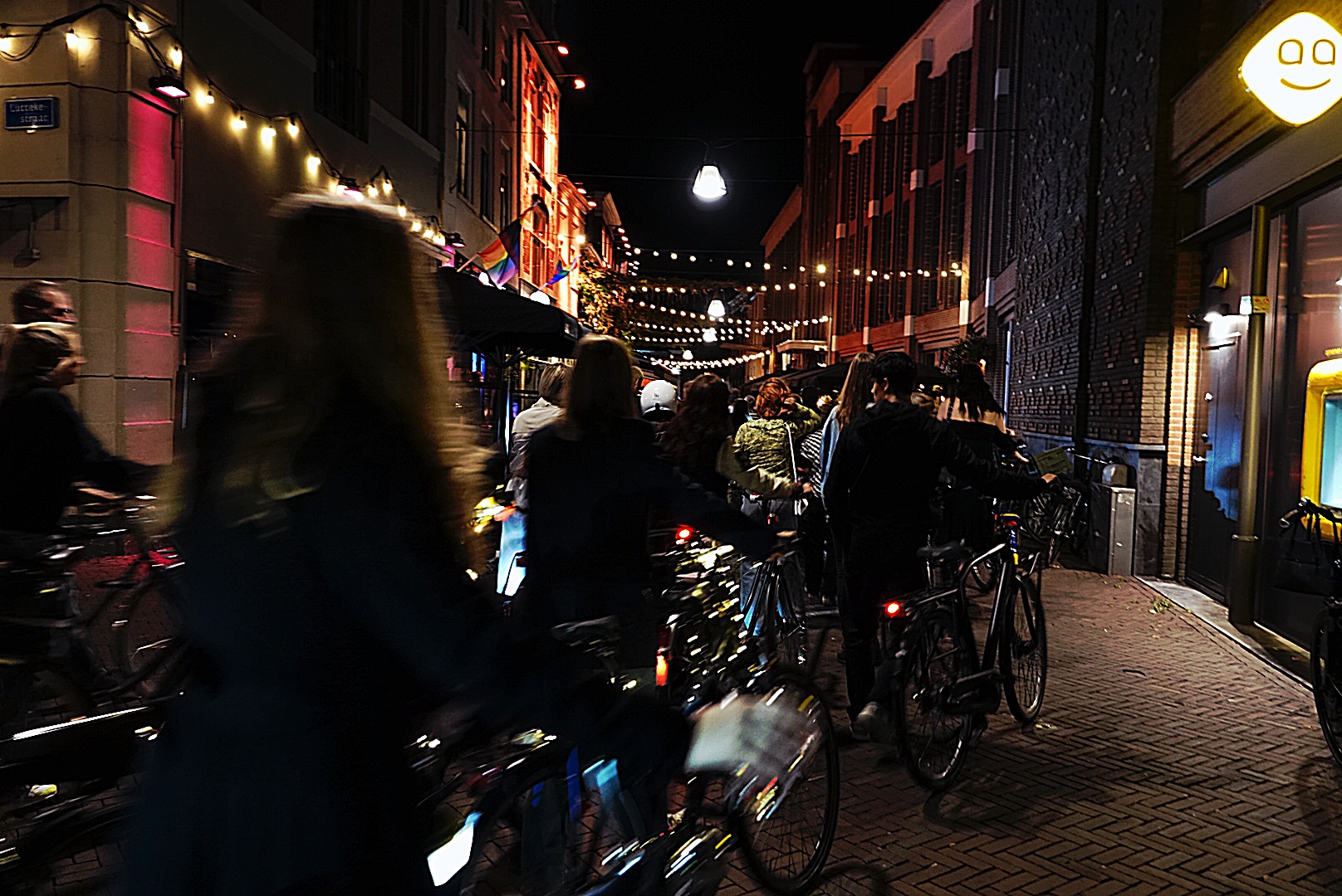 De fietstocht ging o.a. door de uitgaansstraat de Voorstraat in Zwolle - Foto © RTV Focus Zwolle