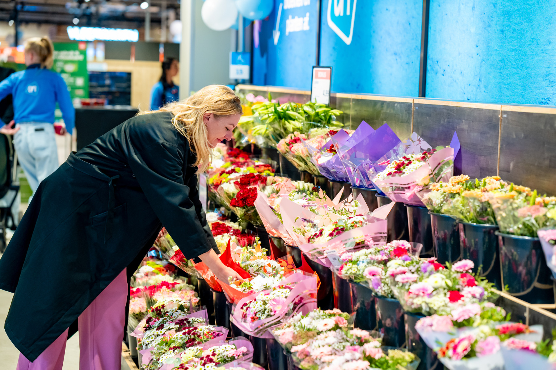 De nieuwe Albert Heijn Zwolle biedt een uitgebreide bloemen- en plantenafdeling met verse snijbloemen en kamerplanten.