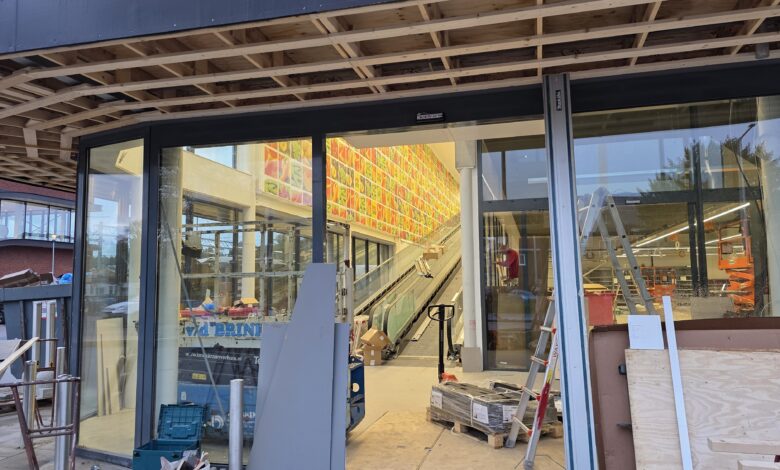 De nieuwe Nettorama aan de Deventerstraatweg krijgt de laatste hand aan de inrichting. Op 4 november gaan de deuren open. Foto © RTV Focus Zwolle