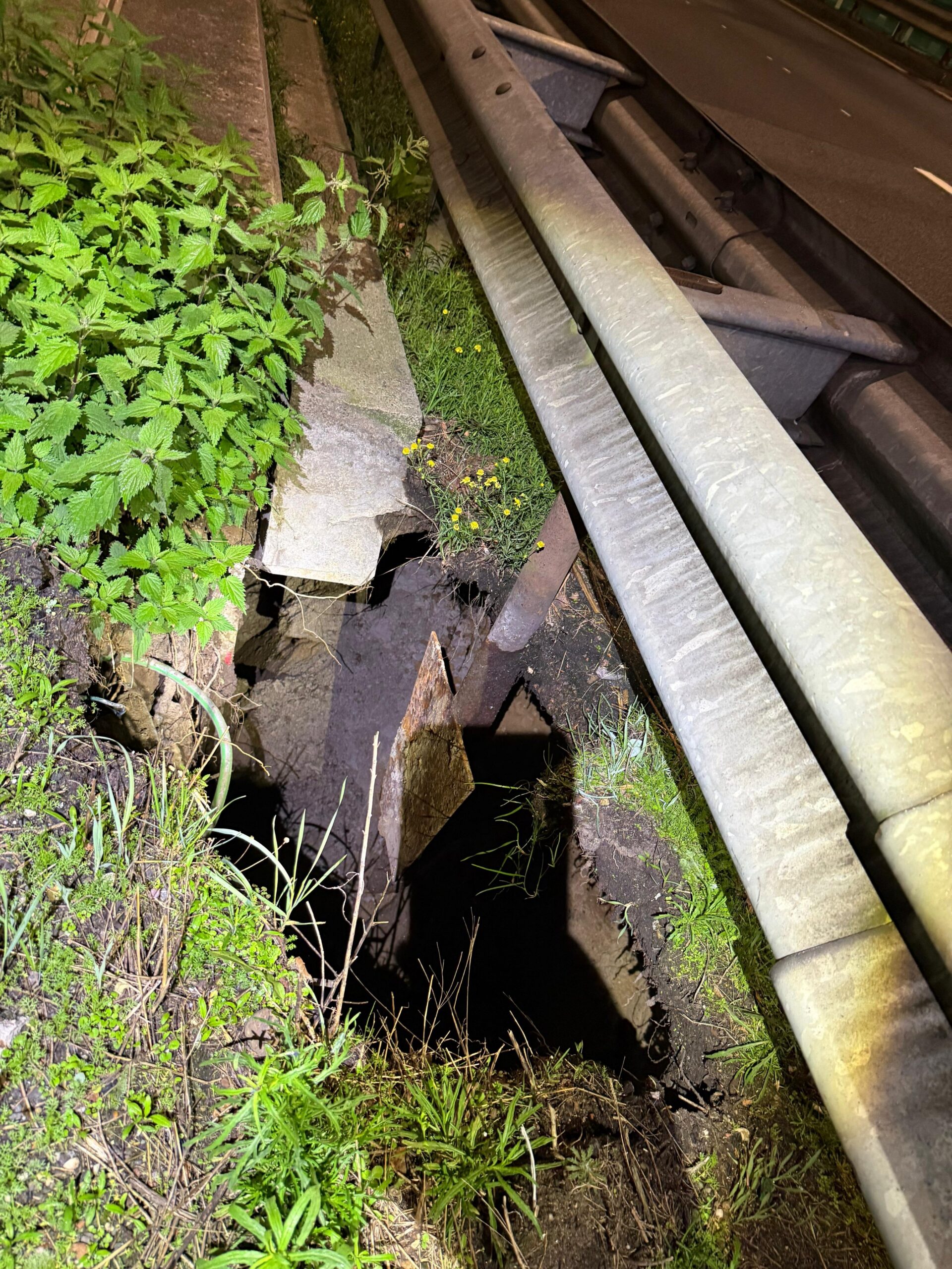 Sinkhole A12 Arnhem / Duiven - Foto © Rijkswaterstaat