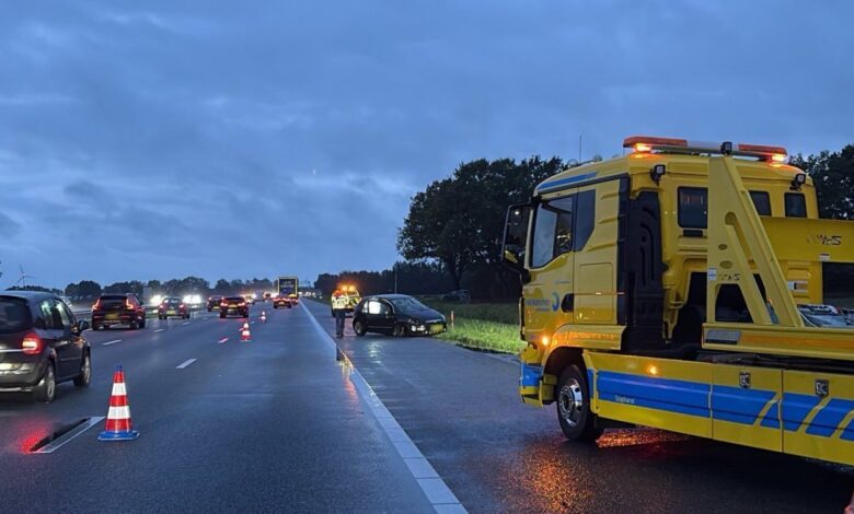 Stilstaand verkeer op de A28 bij Staphorst na ongeluk met twee voertuigen - Foto © Rijkswaterstaat