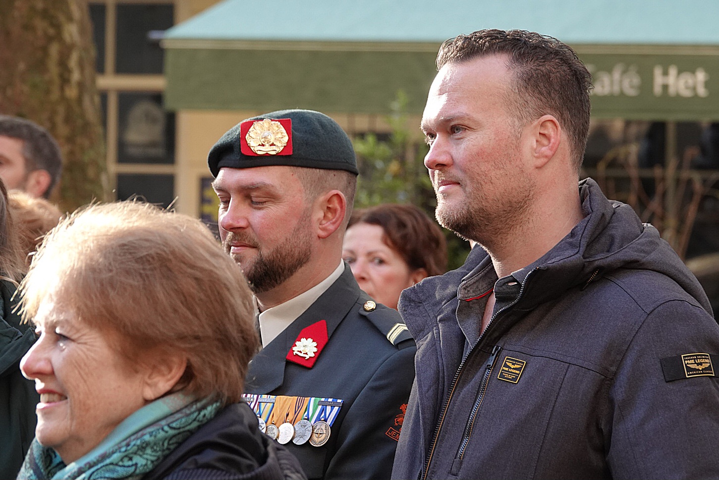 Legertent brengt Zwolle tot stilte: rauwe verhalen van veteranen en thuisfront