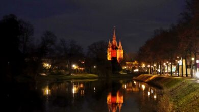 Sassenpoort Orange the World oranje uitgelicht - Foto © RTV Focus Zwolle