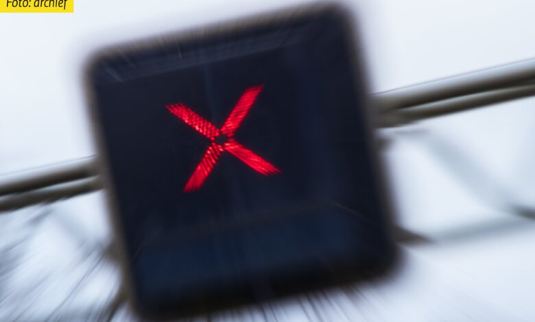 Verkeer moet over de vluchtstrook. A50 - Beeld Rijkswaterstaat