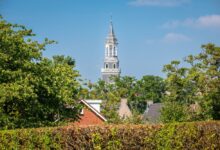 Twente-Ootmarsum-het stadje van Ton Schilten - met-op-de-achtergrond-de-H.H.-Simon-Judaskerk