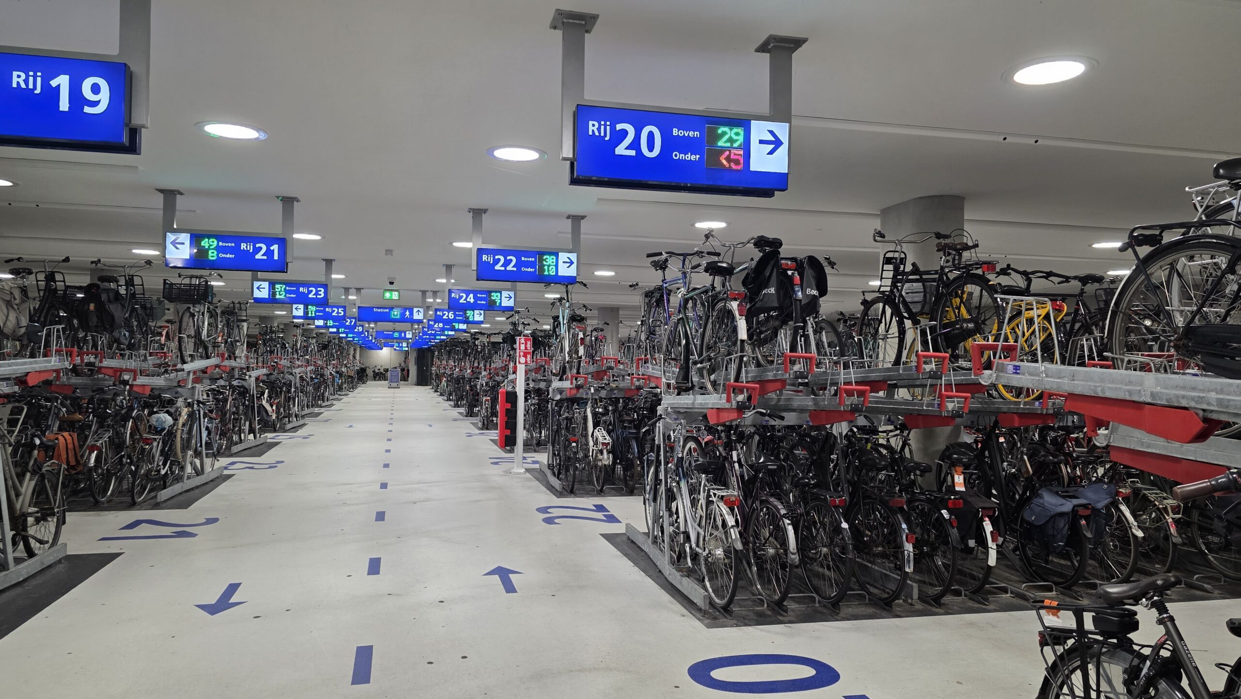 De nabijgelegen ondergrondse fietsenstalling van station Zwolle is minder geschikt voor bijzondere fietsen - Foto RTV Focus Zwolle 