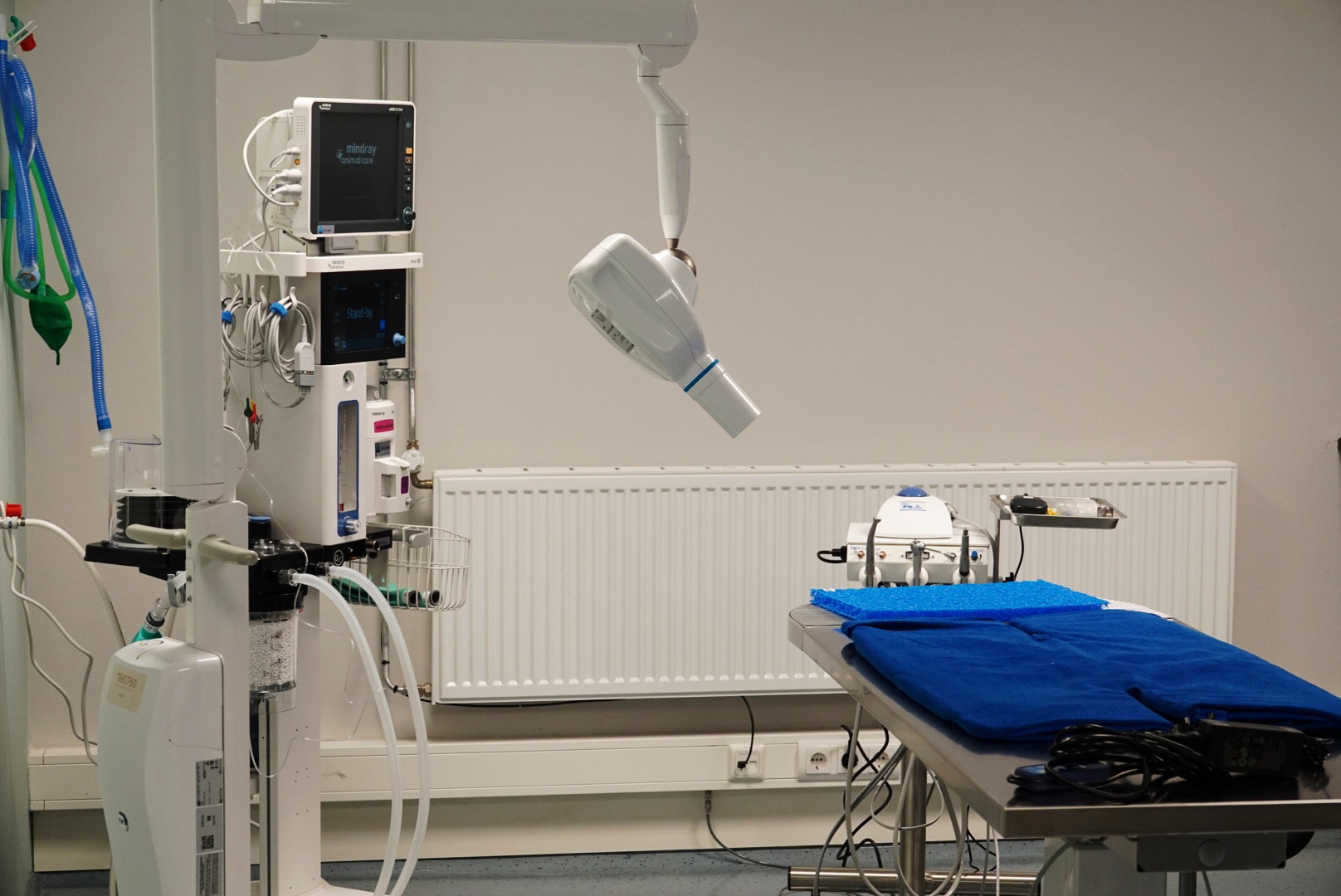 De Zwolse Dierenkliniek met moderne anesthesie- en röntgenapparatuur. 